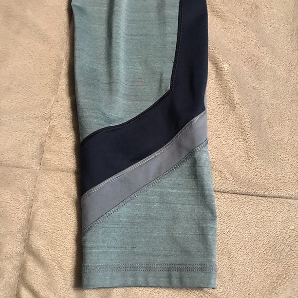 EUC Reebok capris XL - Picture 3 of 8